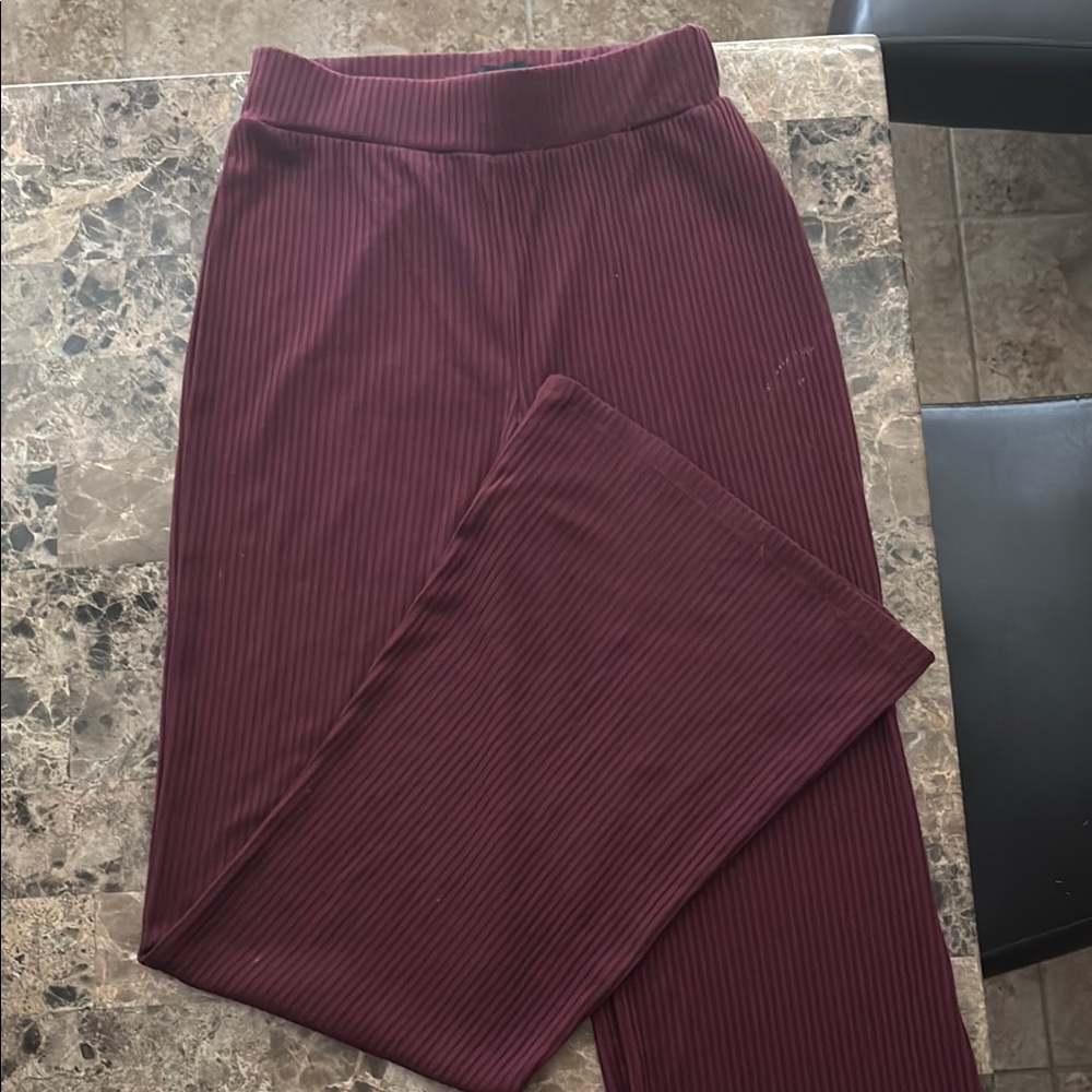 House of Harlow 1960 Burgundy Flare Cut Pants Casual soft